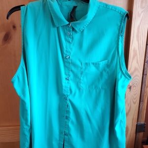 Button Down no sleeve blouse